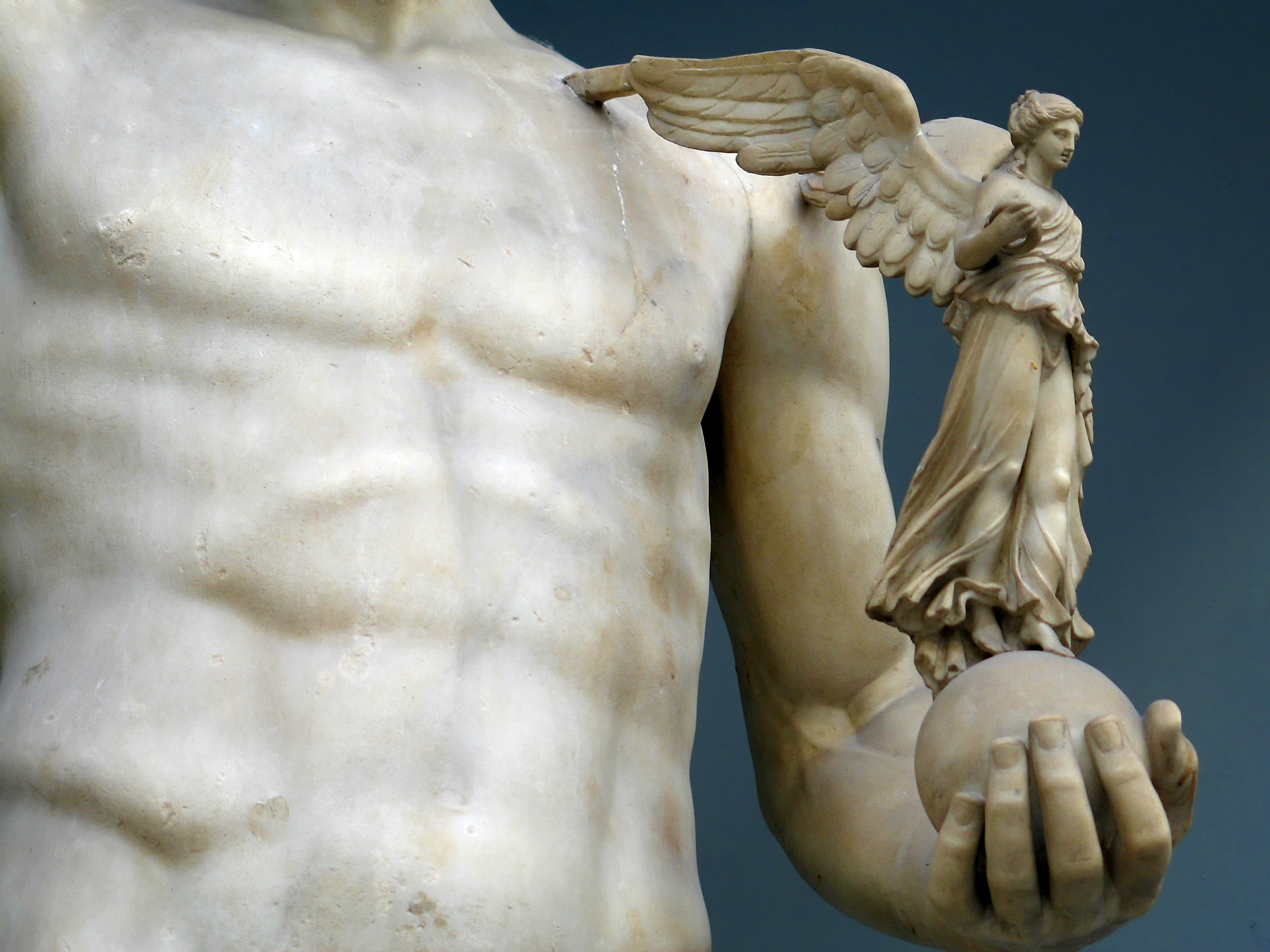 Angel_Sculpture_in_Vatican_Museum